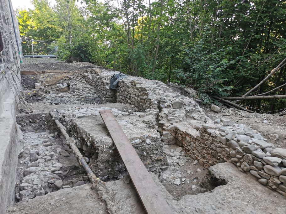 Sind das die alten Burgmauern aus dem 11. Jahrundert? Archäologische Grabungen am Sieberflügel